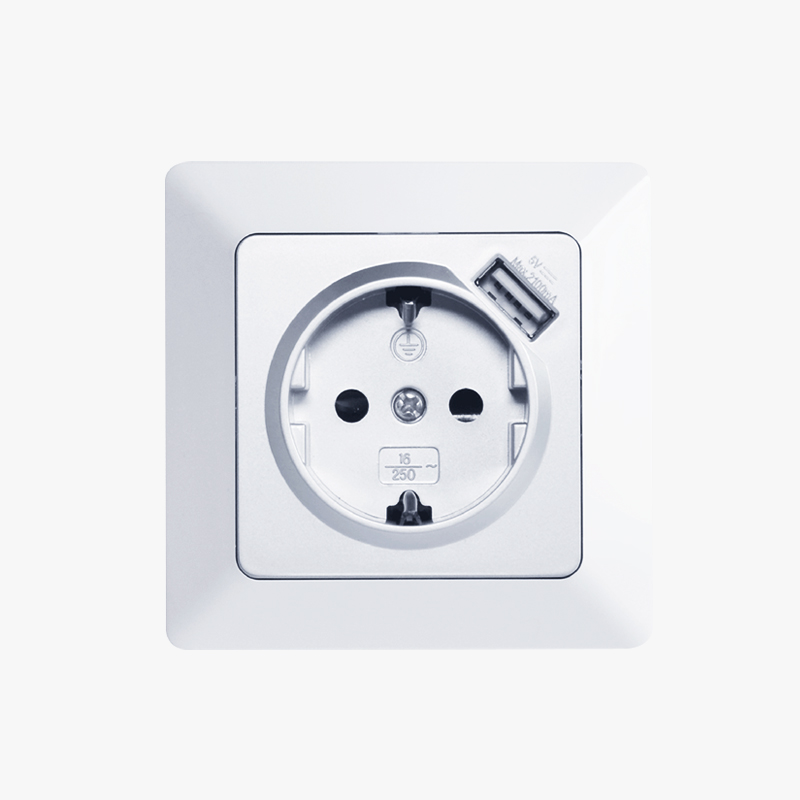 SINGLE SCHUKO SOCKET WITH USB CHARGER